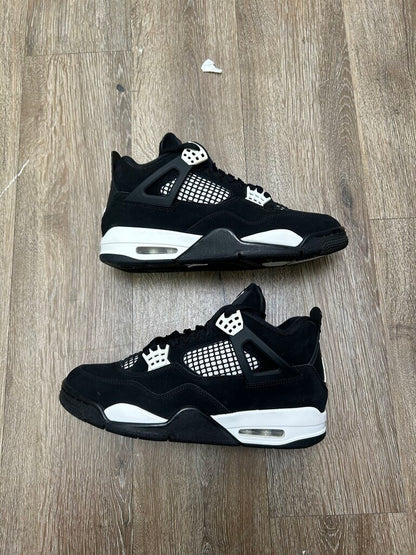 Preowned Jordan 4 White Thunder Sz.8.5