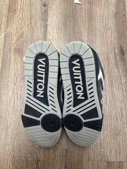 Preowned Louis Vuitton Black Grey White Monogram Skate Sz.8/10M