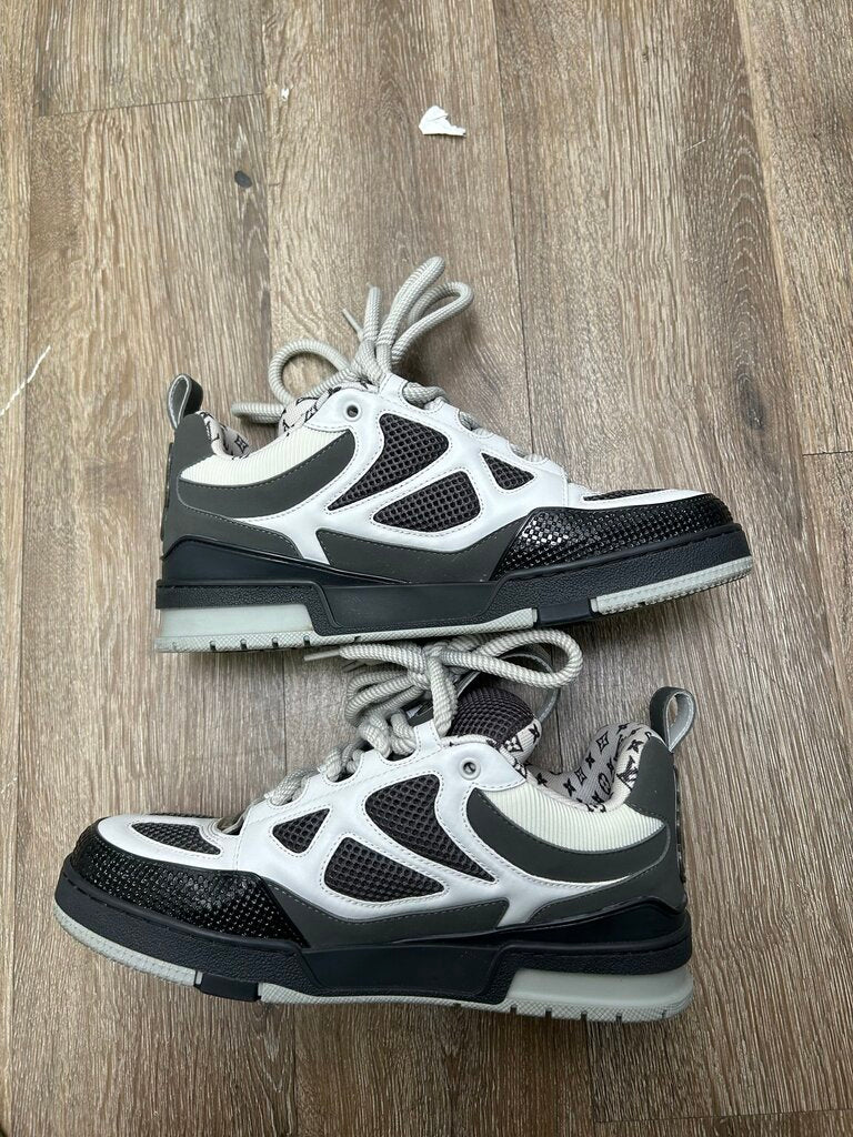 Preowned Louis Vuitton Black Grey White Monogram Skate Sz.8/10M