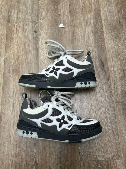 Preowned Louis Vuitton Black Grey White Monogram Skate Sz.8/10M