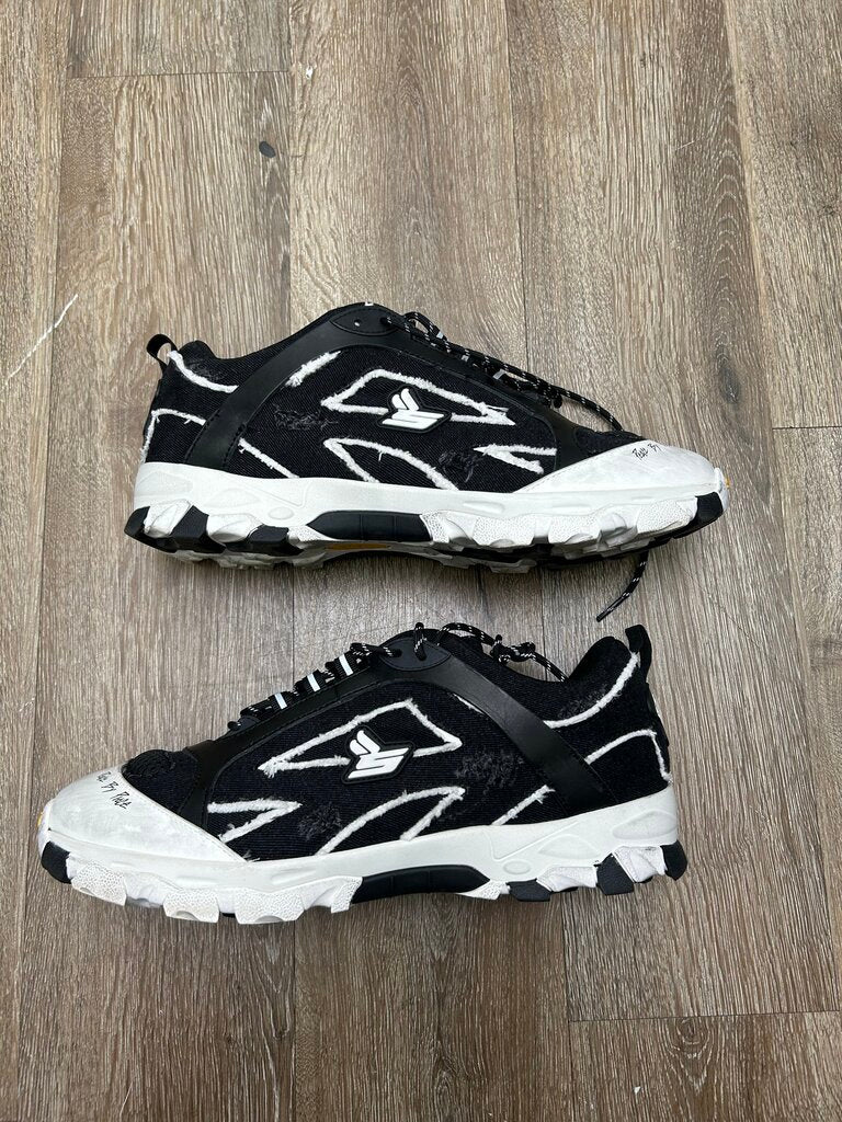 Preowned Sicko Black White Distressed Size 13