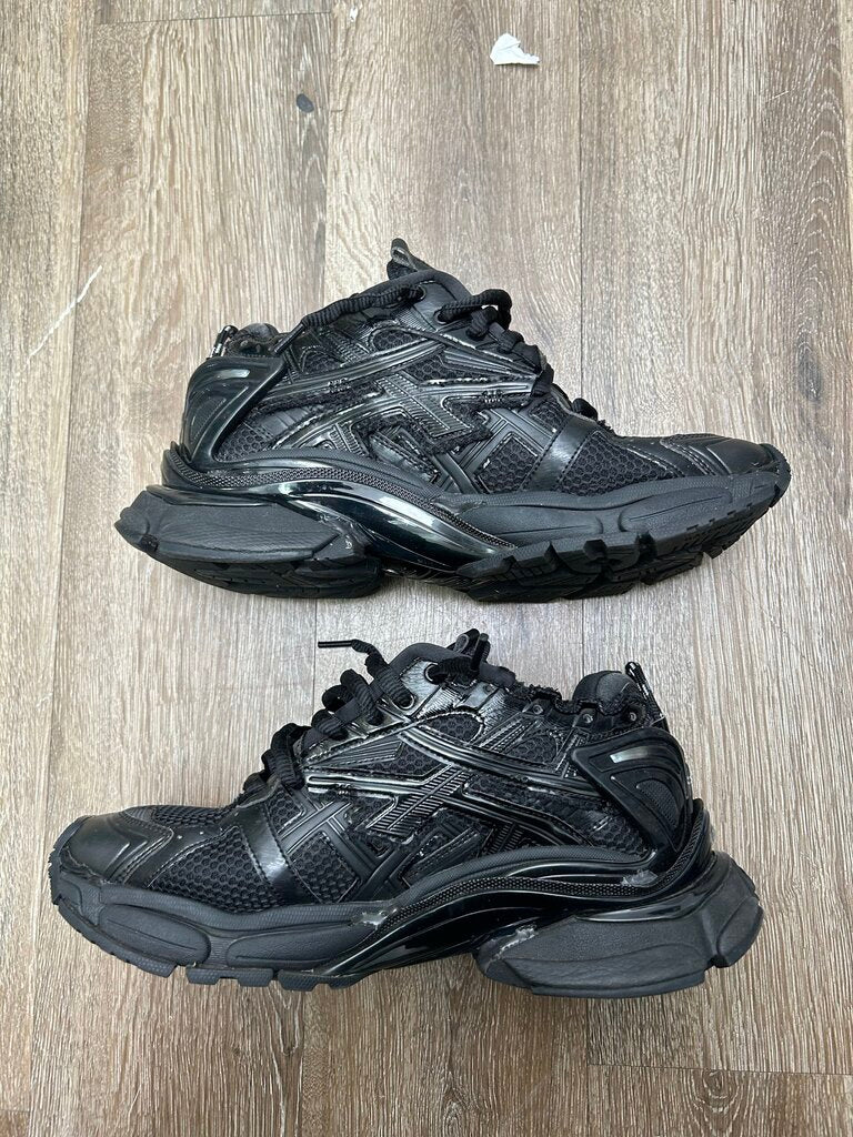 Preowned Balenciaga Black On Black Runner Sz.43 (No Box)