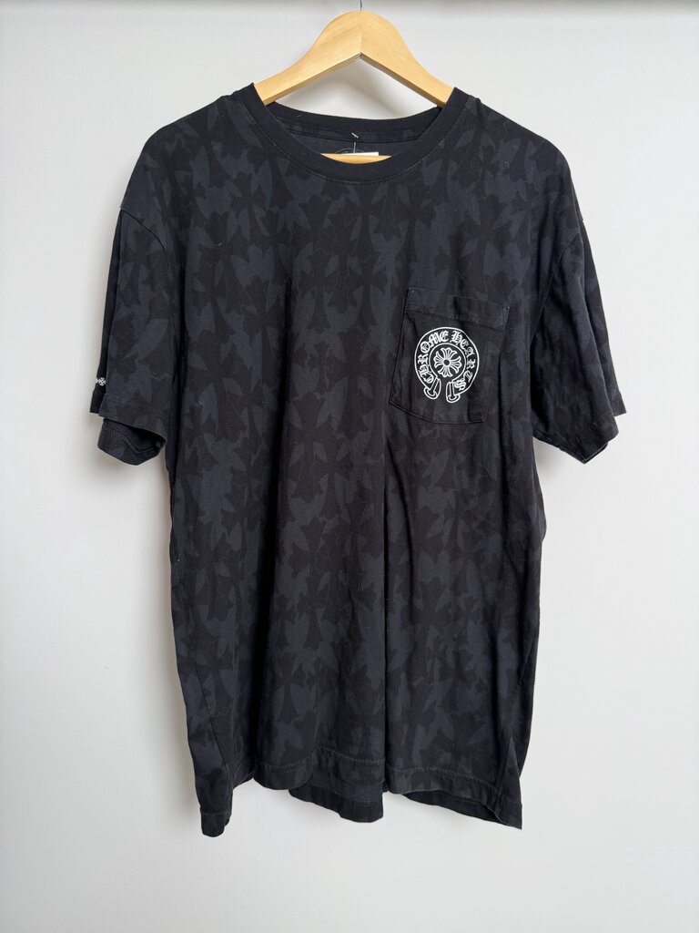 Preowned Chrome Heart Black Cross Monogram Pocket Horseshoe Tee size XL